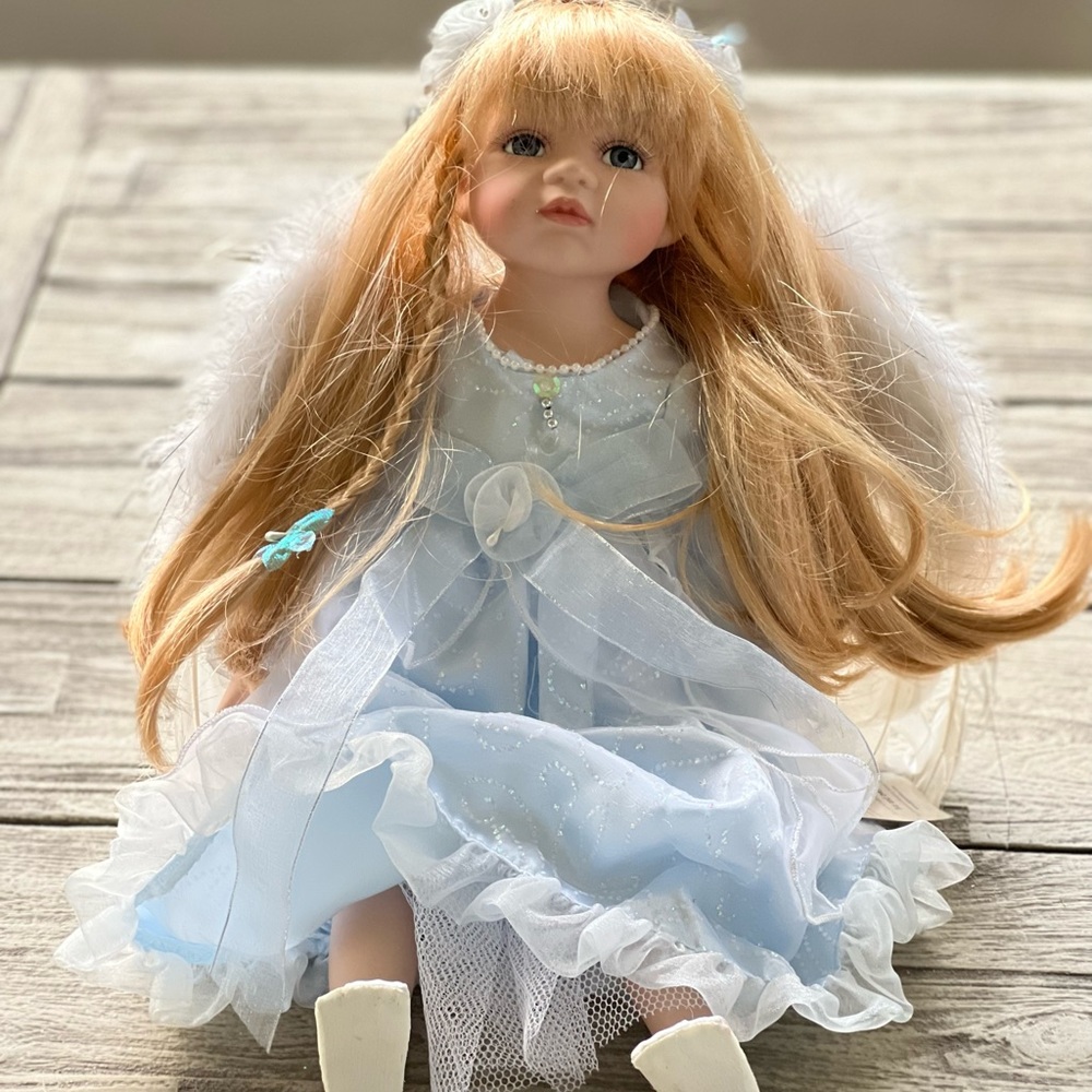 Geppeddo Destiny porcelain doll